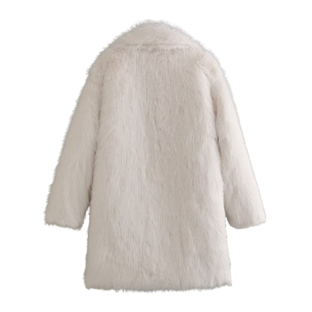 Premium Vegan Fur Outerwear Coat with Oversized Lapels – Luxurious Warmth and Timeless Elegance 4